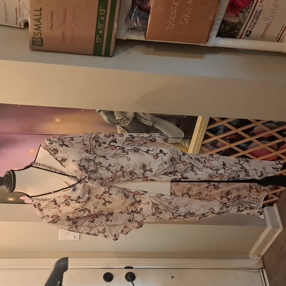 FLORAL WRAP/KIMONO - Picture 1 of 7